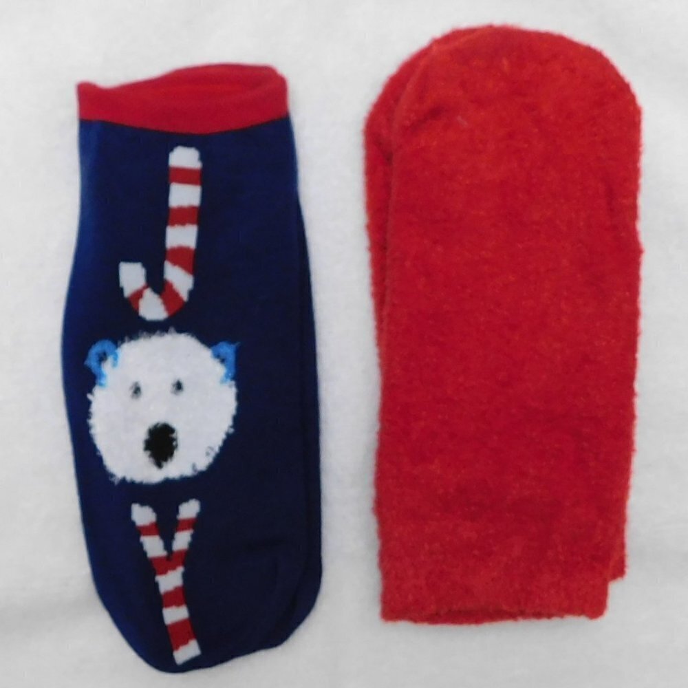 F130 HUE Candy Cane Polar Bear Footsie Socks
